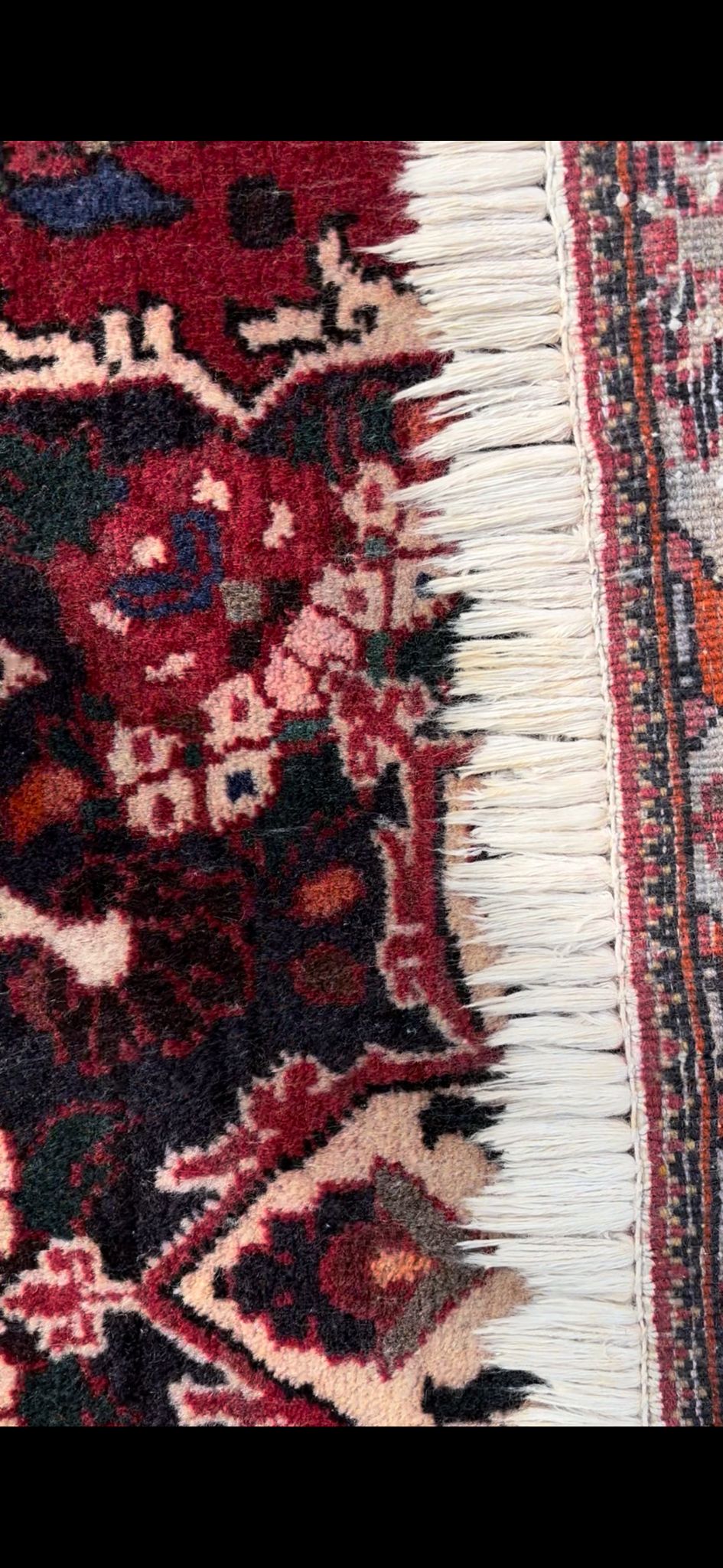 Intervention échelle — façade volets bleus — Les Galeries des Tapis d'Orient France — 8 ateliers